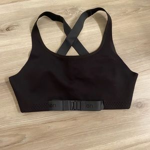 Lululemon sports bra (adapt the strap bra)